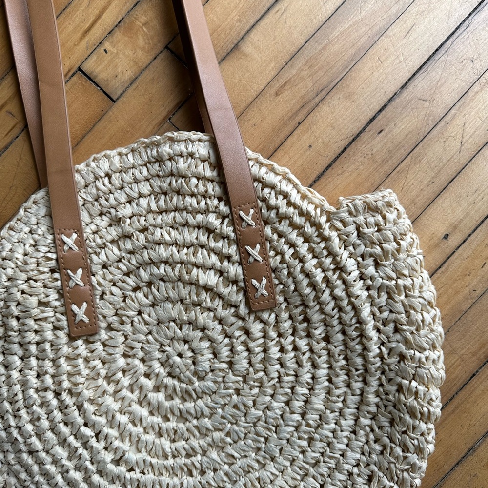 Straw Beach Circle Tote Bag - Picture 4 of 5